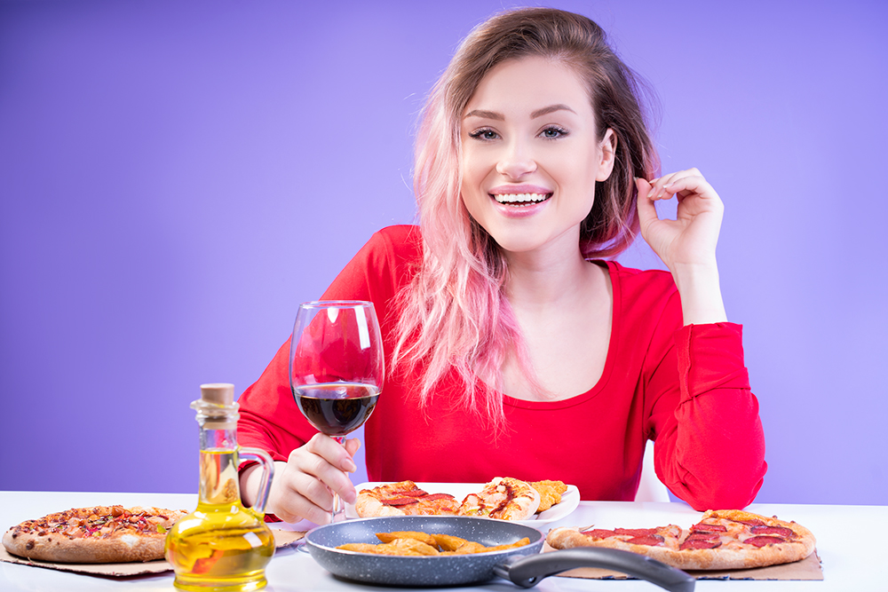 Thưởng thức rượu vang trong những bữa ăn sẽ giúp kích thích vị giác và tiêu hóa được tốt hơn